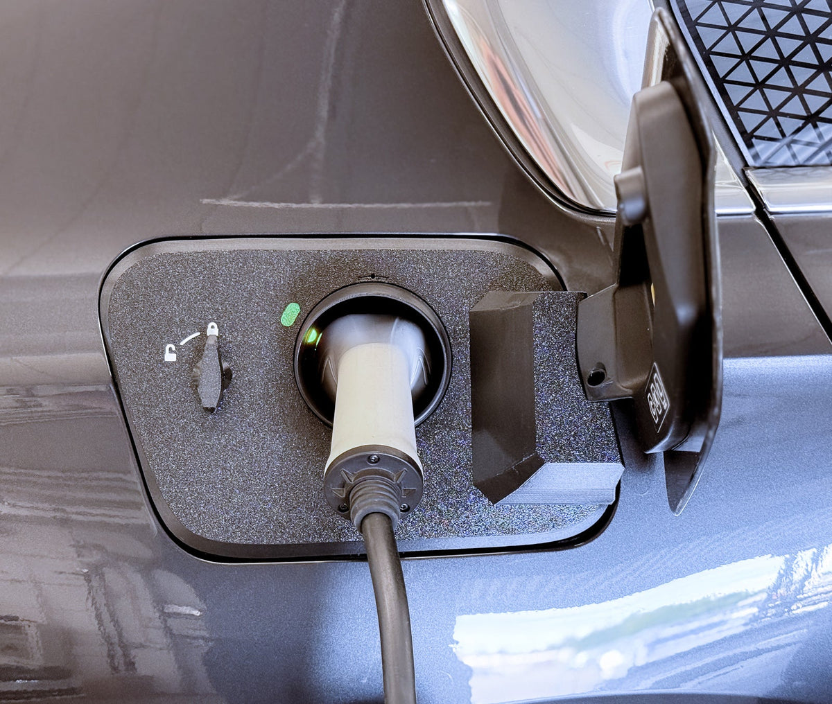 BMW i7 EV Charge Port Cover
