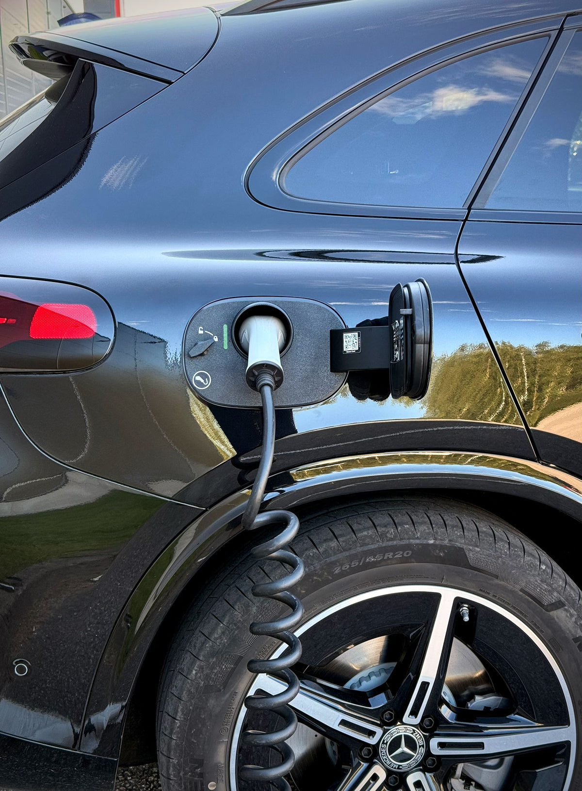 Mercedes-Benz GLC EV Charge Port Cover - view 2