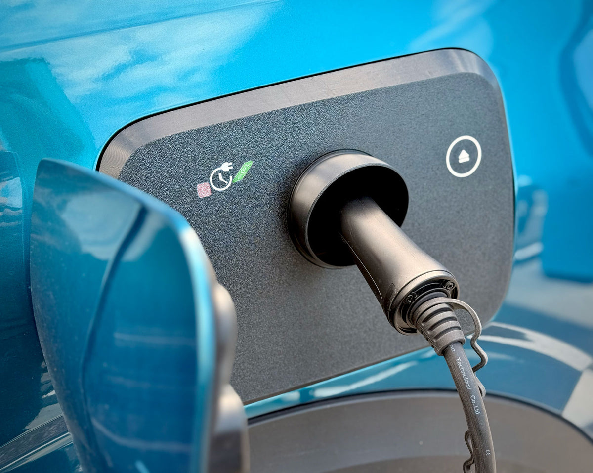 Peugeot E-5008 EV Charge Port Cover - view 2