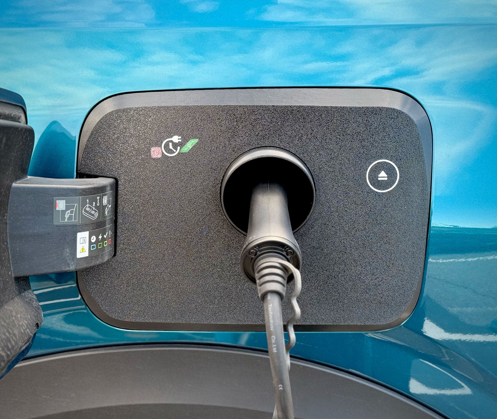 Peugeot E-5008 EV Charge Port Cover